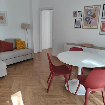 Elegante Bilocale A Milano Con Balcone Apartment Ngoại thất bức ảnh