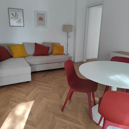 Elegante Bilocale A Milano Con Balcone Apartment Ngoại thất bức ảnh