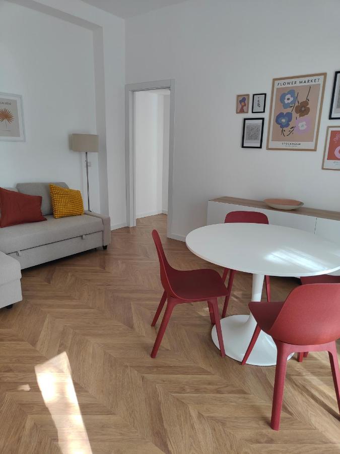 Elegante Bilocale A Milano Con Balcone Apartment Ngoại thất bức ảnh