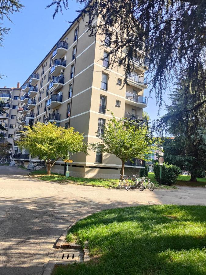 Elegante Bilocale A Milano Con Balcone Apartment Ngoại thất bức ảnh
