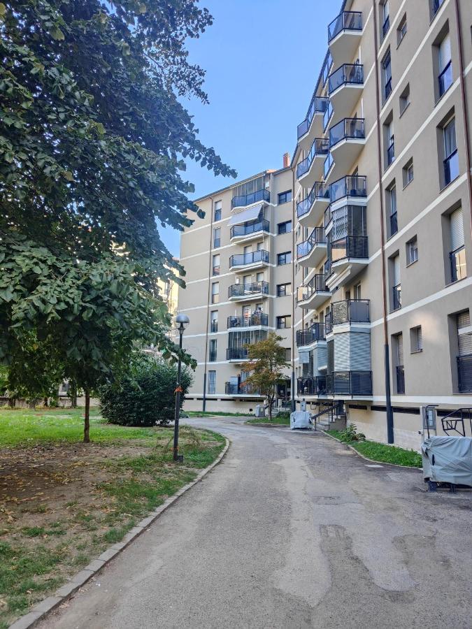 Elegante Bilocale A Milano Con Balcone Apartment Ngoại thất bức ảnh